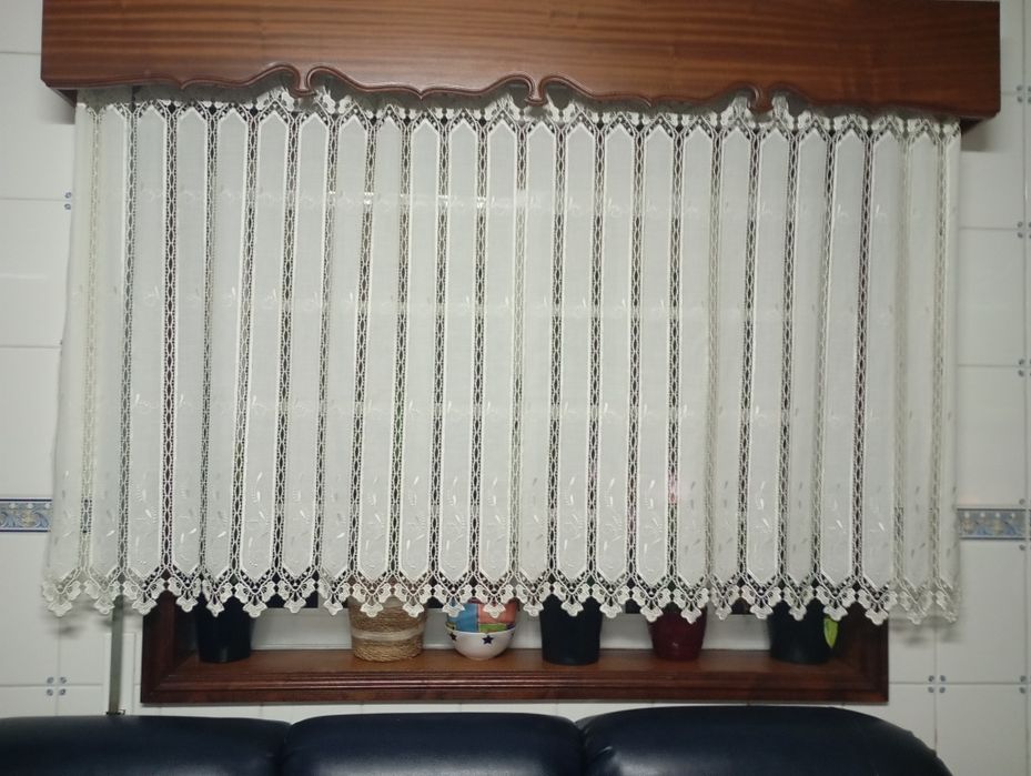 Duas cortinas de renda ao incrível preço de 15€ cada