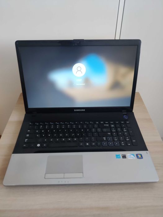 Laptop Samsung Seria 3 • 6GB RAM • 700GB HDD • 17.3" • Win10 NP300E7A