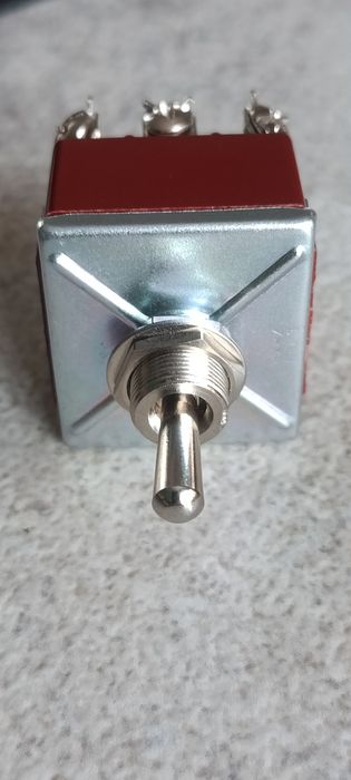 Переключатель трёхпозиционный