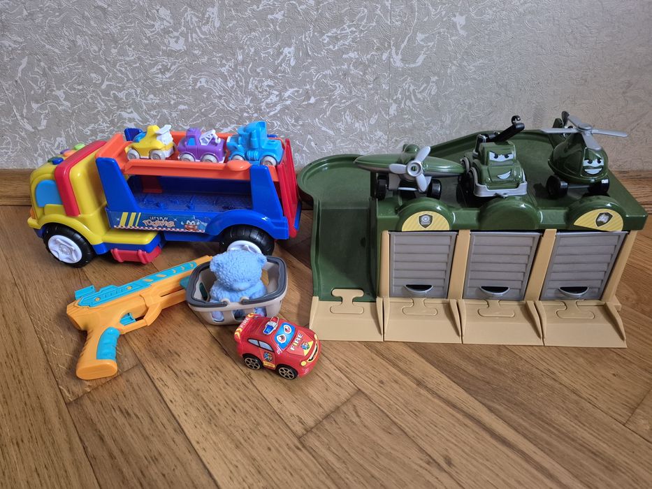 Лот іграшок для хлопчика
