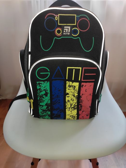 Рукзак  до школи легкий. 1-4 клас