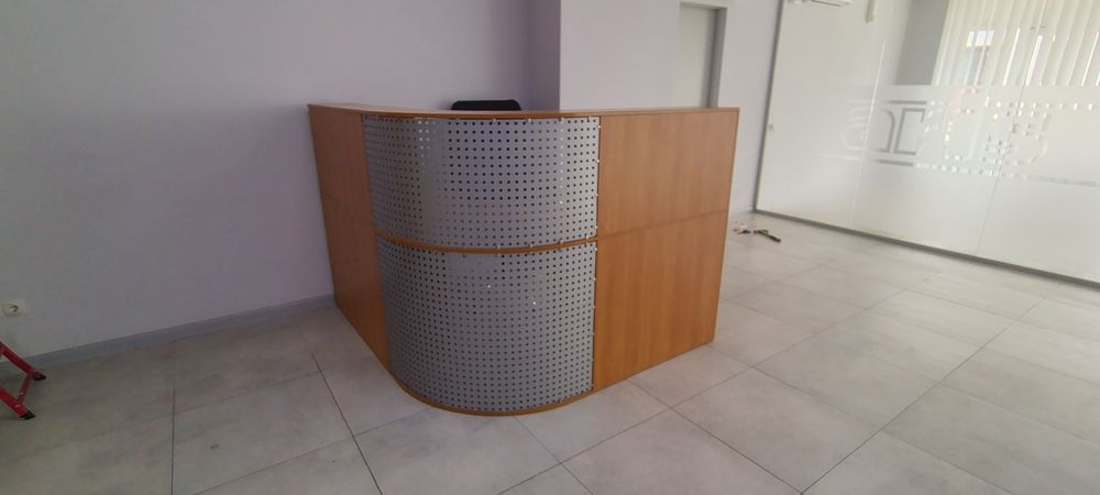 Офісні меблі. Стіл рецепшн