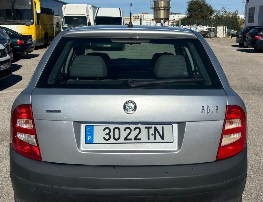Skoda Fábia – 1.4 / 1.6 16v *Automatico*