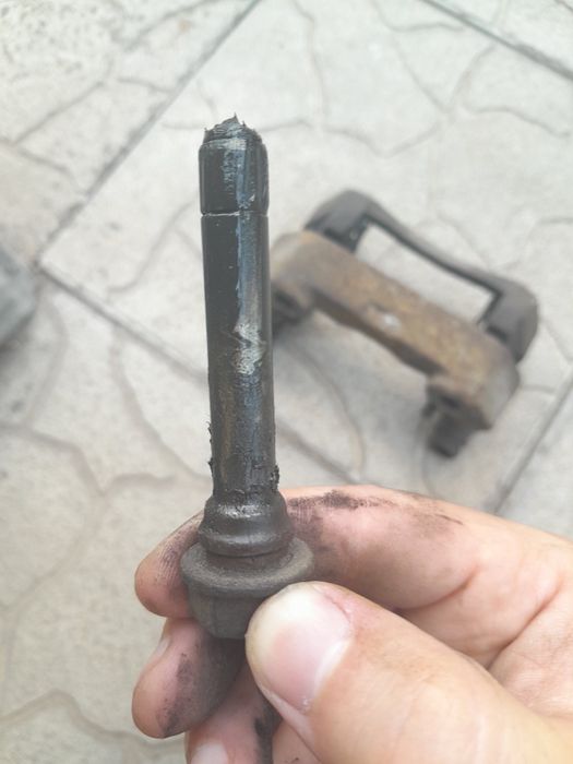 Скоба суппорта Тойота Королла Е150