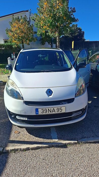 Carro 7 lugares, em bom estado