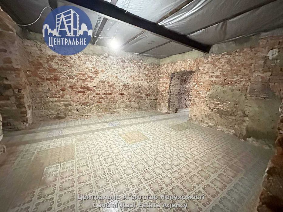 Продається нежитлове приміщення в центральній частині м. Чернівці
