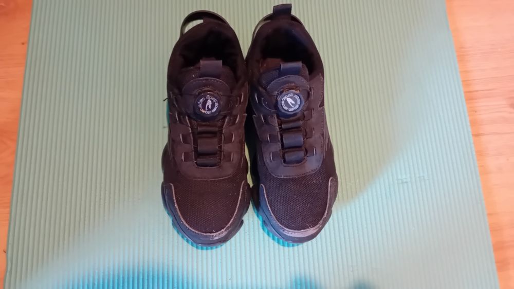 Buty z metalem wsirodku