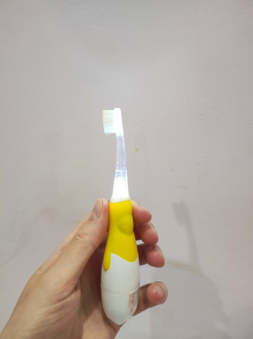 Електрична зубна щітка Brush baby , 0-3 роки, жовта