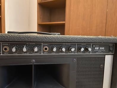 Amplificador Peavey KB 300 - 300W