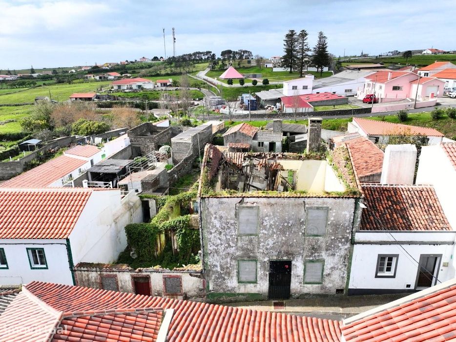 Moradia T3 em Ruína  - Rua do Norte, Vila do Porto