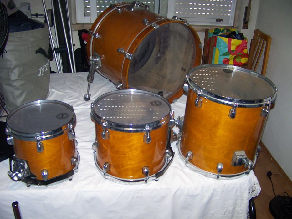 tambores de uma bateria TAMA star classic