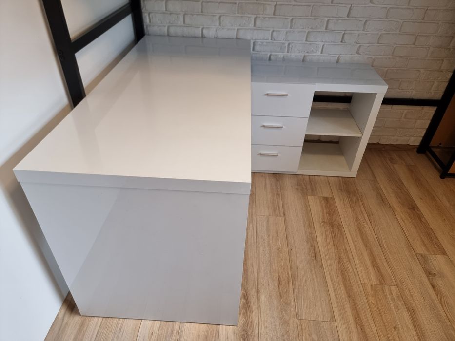 Rezerwacja Biurko do pracy/dla dziecka