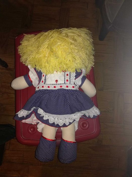 Boneca de pano colorida