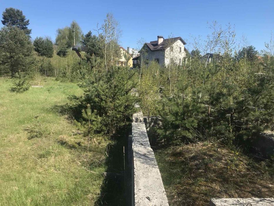 ! Продаються три унікальні земельні ділянки в чудовій локації