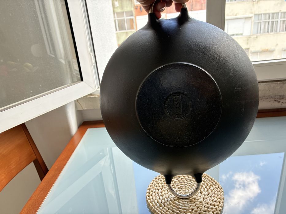 Bodum Wok em Ferro Fundido para Indução com Grelha para Cozinhar a Vapor