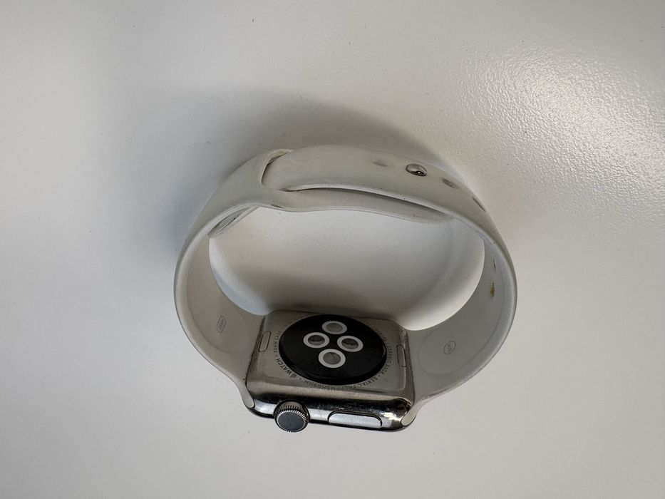 Apple Watch Series 6 38 mm – GPS, biały pasek, używany, sprawny