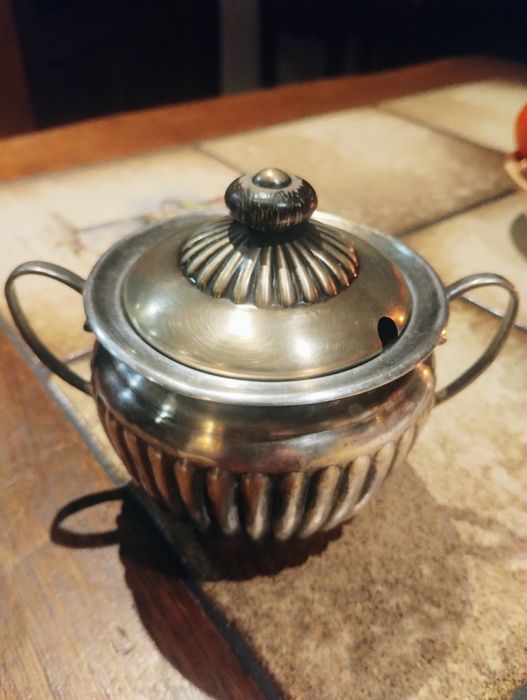 Hefra Resovia lata 60-80 posrebrzana cukiernica