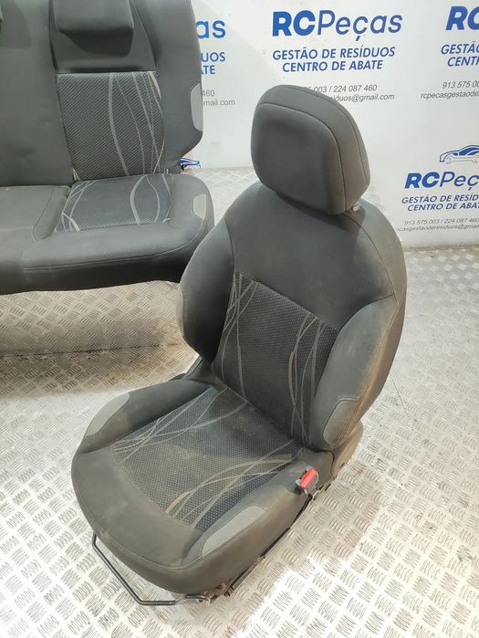 Conjunto de bancos em tecido Peugeot 208 Fase 1