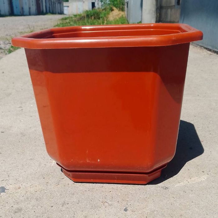 Продам квадратные горшки с поддонами (18х16 см) — 6 шт