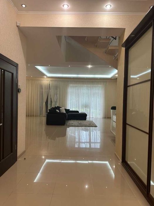 Оренда будинку 250 м²