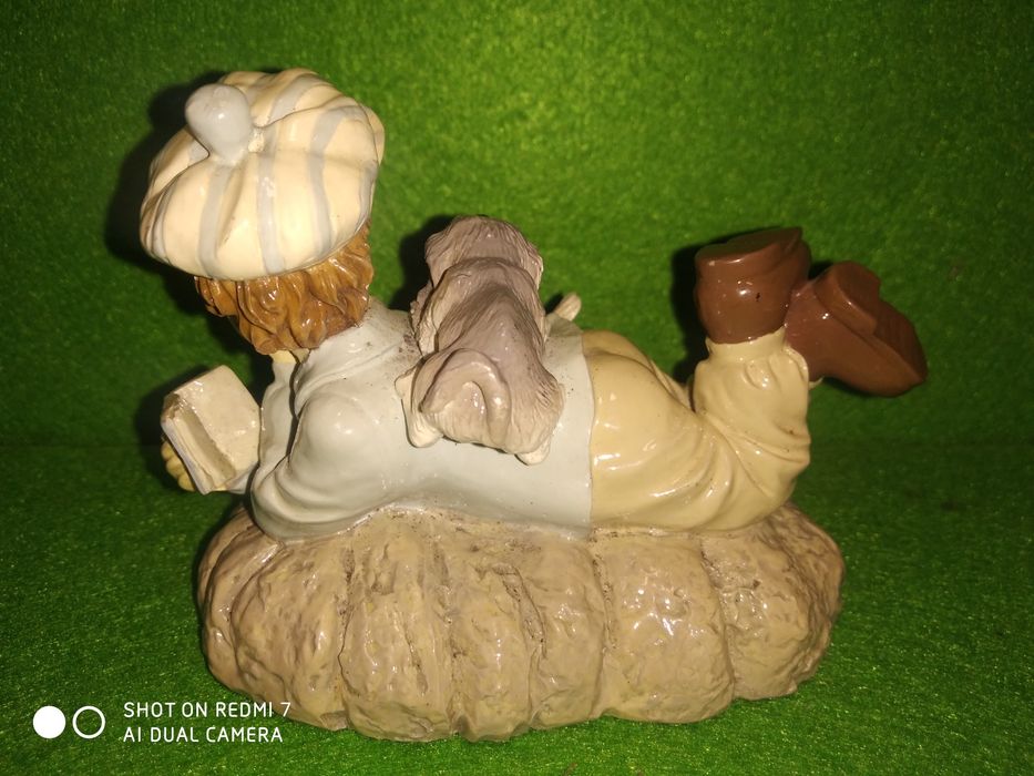 Винтажная фигурка мальчика с собачкой.Англия.