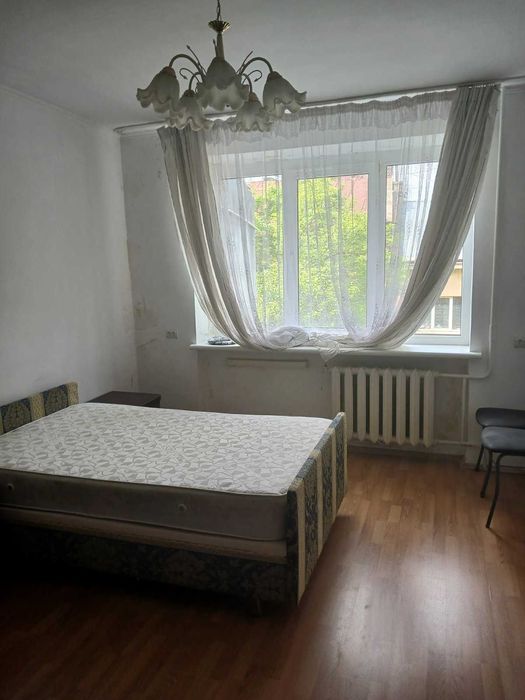 Оренда 3-кім Єфремова 37  відмінний стан  72 кв.м