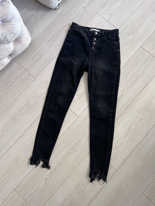 Джинси чорні Bershka 36