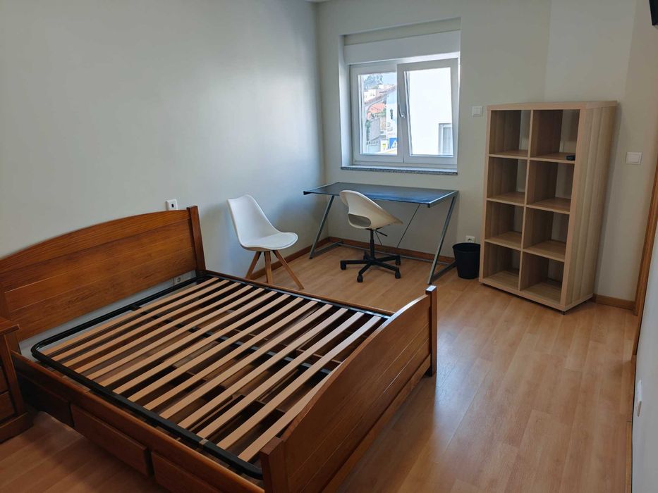 Quarto com WC Privado  perto das Universidades (Permite deslocação a pé)