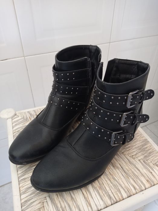 Botins impecáveis - pretos