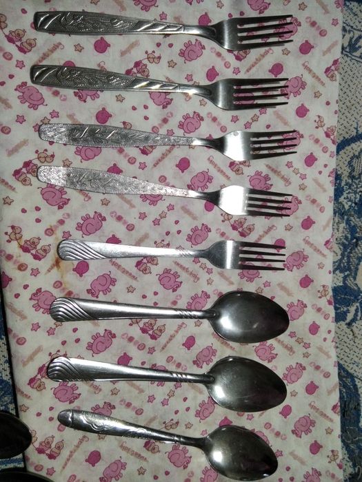 Ложки и вилки разные