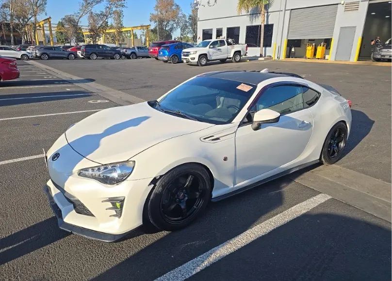 Toyota GT86 Bogata wersja wyposażenia / Manual / niski przebieg
