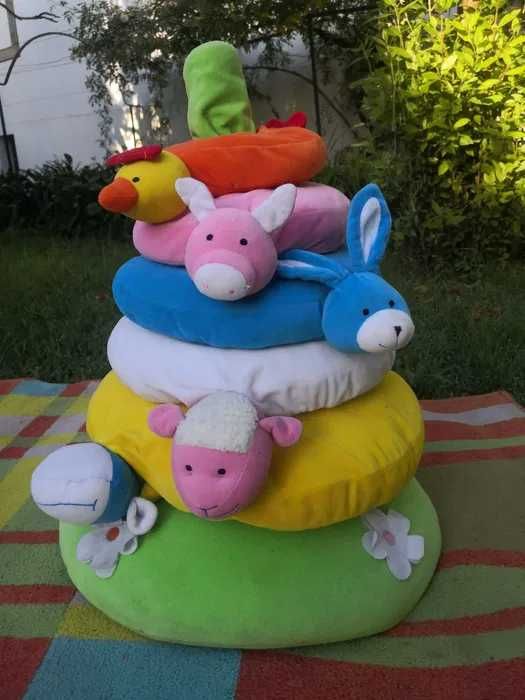 Torre de encaixe em tecido