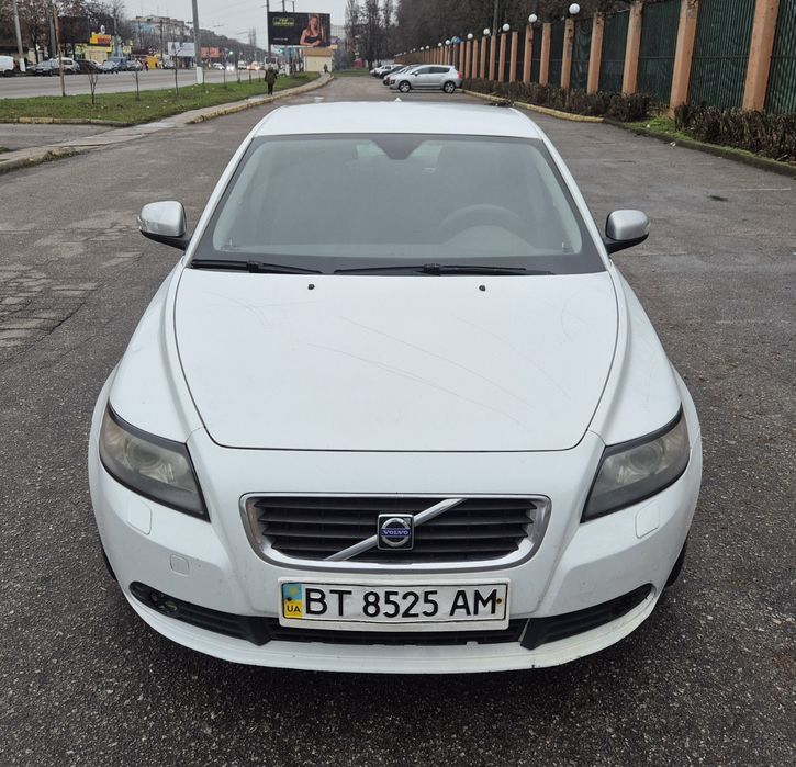 Автомобіль Volvo S40