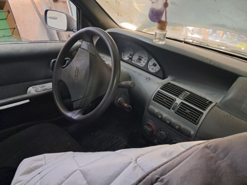 Para-choques, rodas, faróis, caixa velocidades,