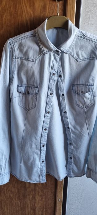 Camisa de ganga azul claro