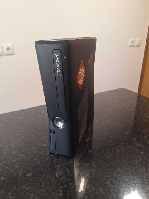 Xbox 360 slim sem cabos e sem comandos