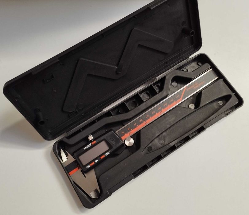 Paquímetro, peclise, medidor de precisão com caixa preta