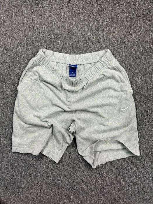 Серые Шорты Nike оригинал Размер М