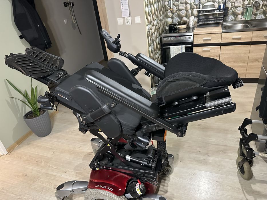 Wózek inwalidzki elektryczny Quickie Jive M transport