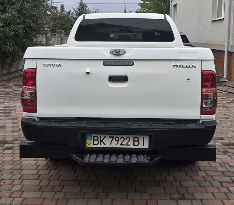 Продам Toyota Hilux 2013