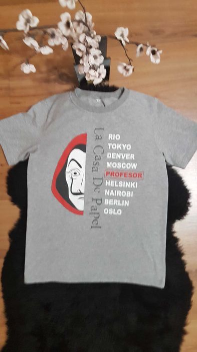 Nowość 2024:) t-shirt "DOM Z PAPIERU " roz 146