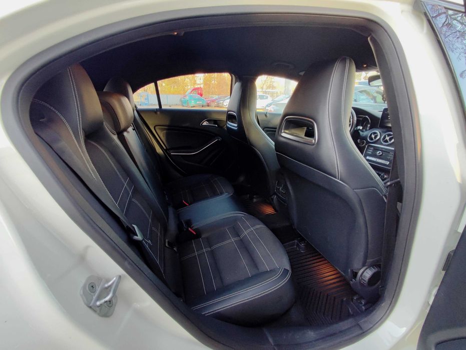 Wynajem wypozyczalnia samochodow aut Mercedes A-Klasa 1.8 benzyna