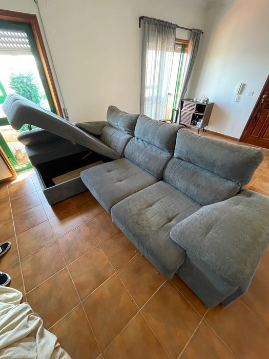 Sofa, com arrumacao e dois bancos