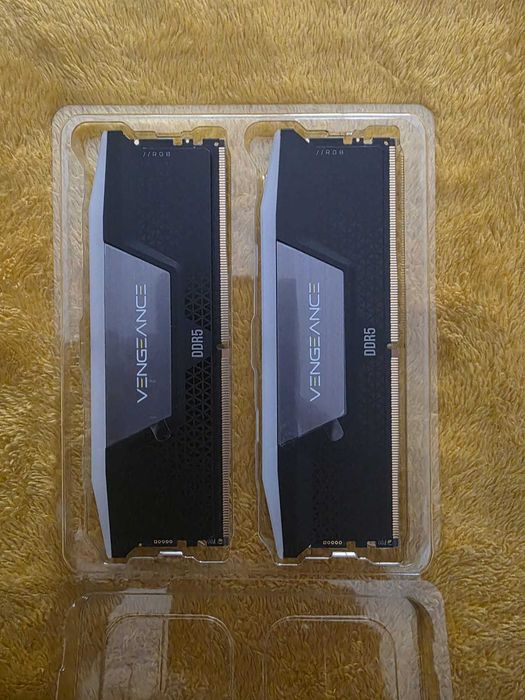 CORSAIR Vengeance RGB DDR5 16GB (2 x 8GB) (com garantia 2 anos Amazon)