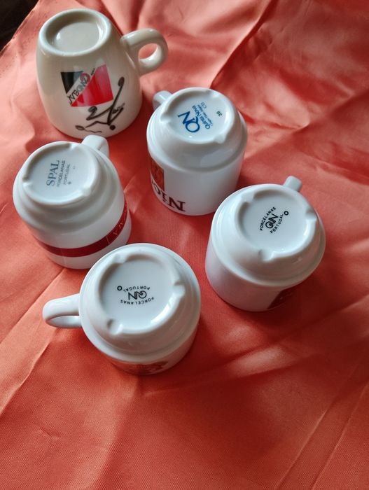 Chávenas e pires de café