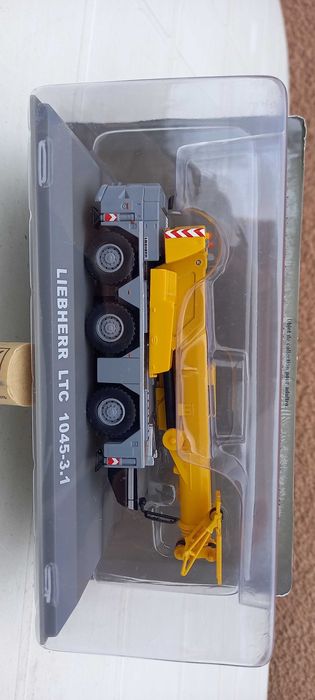 Volvo,  JCB,  Liebherr, Dynapac ; escala  1/72
