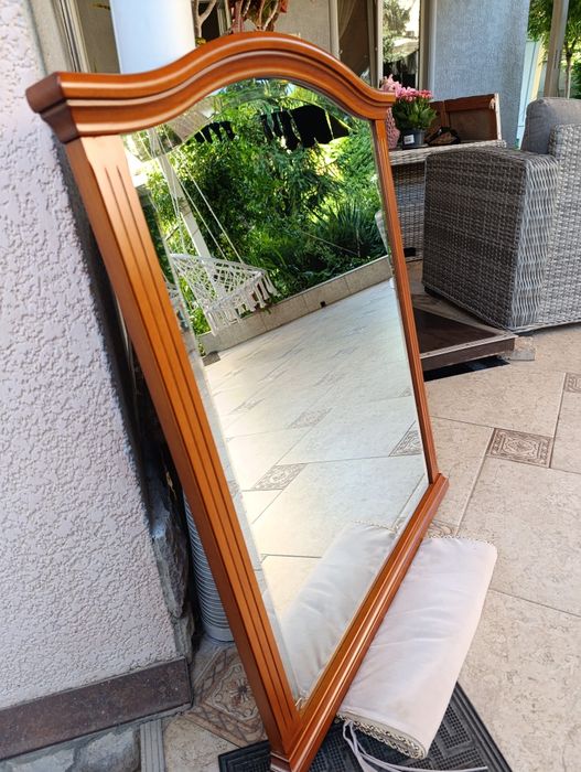 Зеркало в деревянной раме в классическом стиле.Италия.Размер 75/92