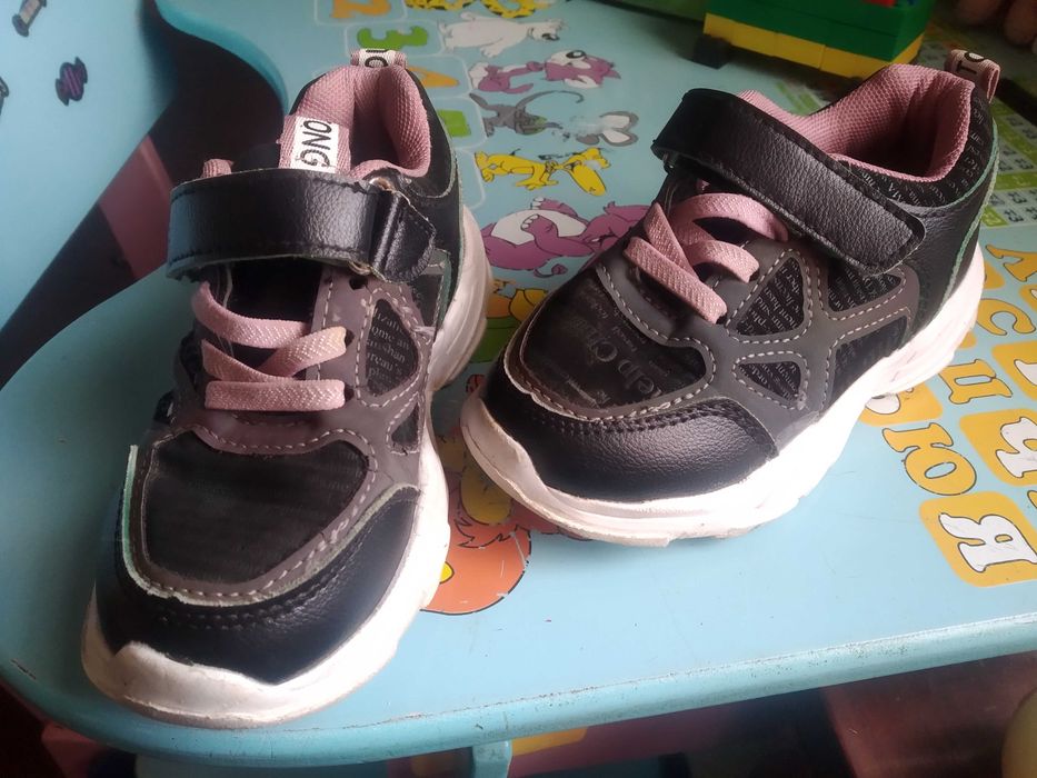 Дитячі кросівки 28 розмір, 16см устілка