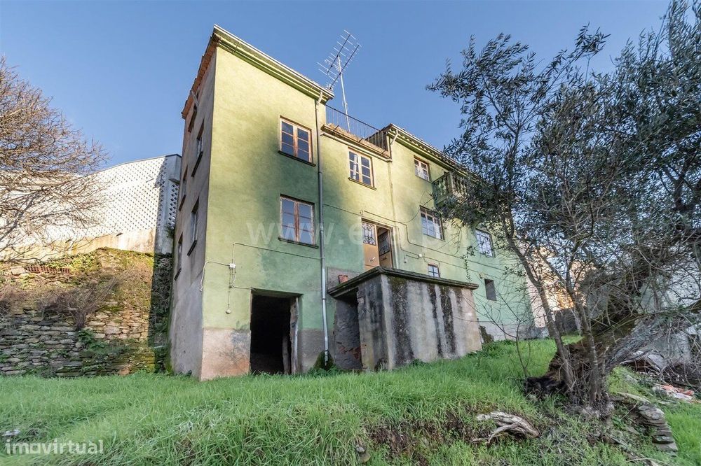 Moradia Geminada T5 / Covilhã, Casegas