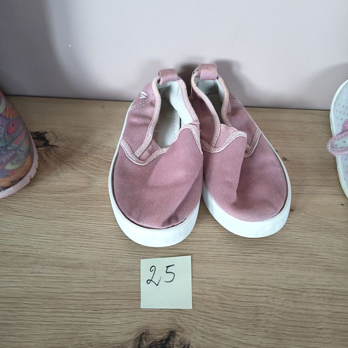 25 trampki kapcie